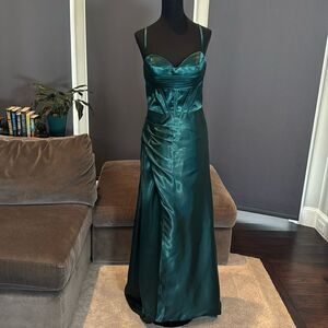 Women’s Green Full Length Prom Dress Criss Cross Back Straps Leg Slit Size 6 NEW